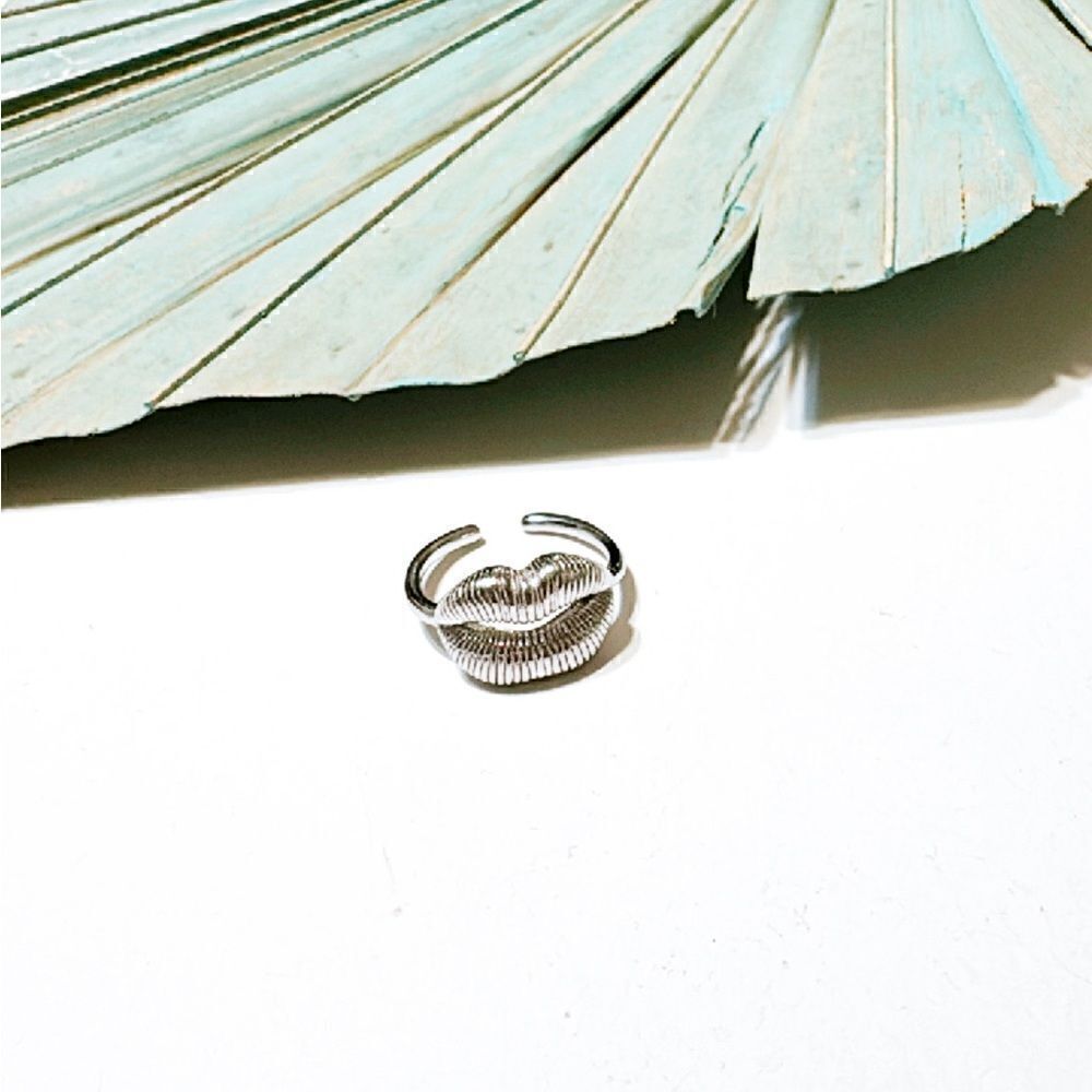 Silver lips ring M365 - Picture 3 of 5